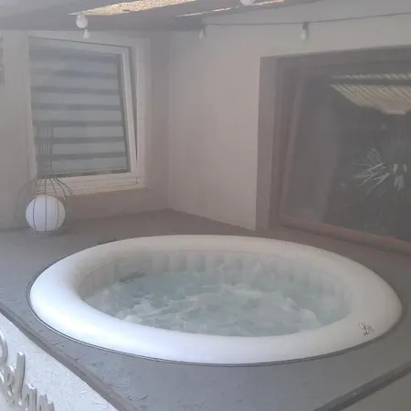Apartmenthaus Mit Sauna Und Whirlpool Krefeld Exterior foto